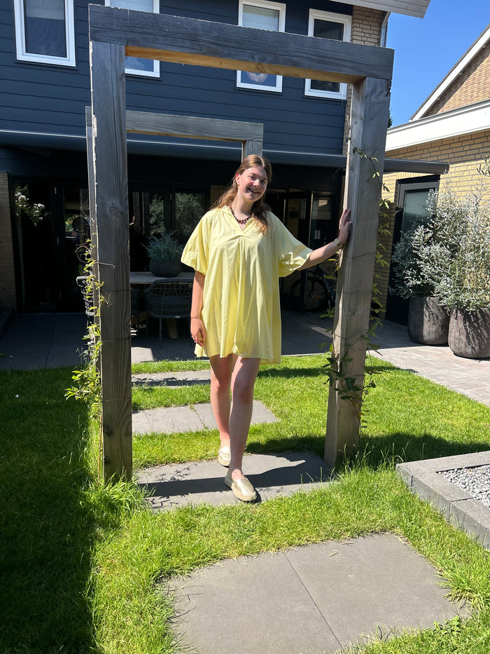 By Sanique | Jurkje met pofmouw geel