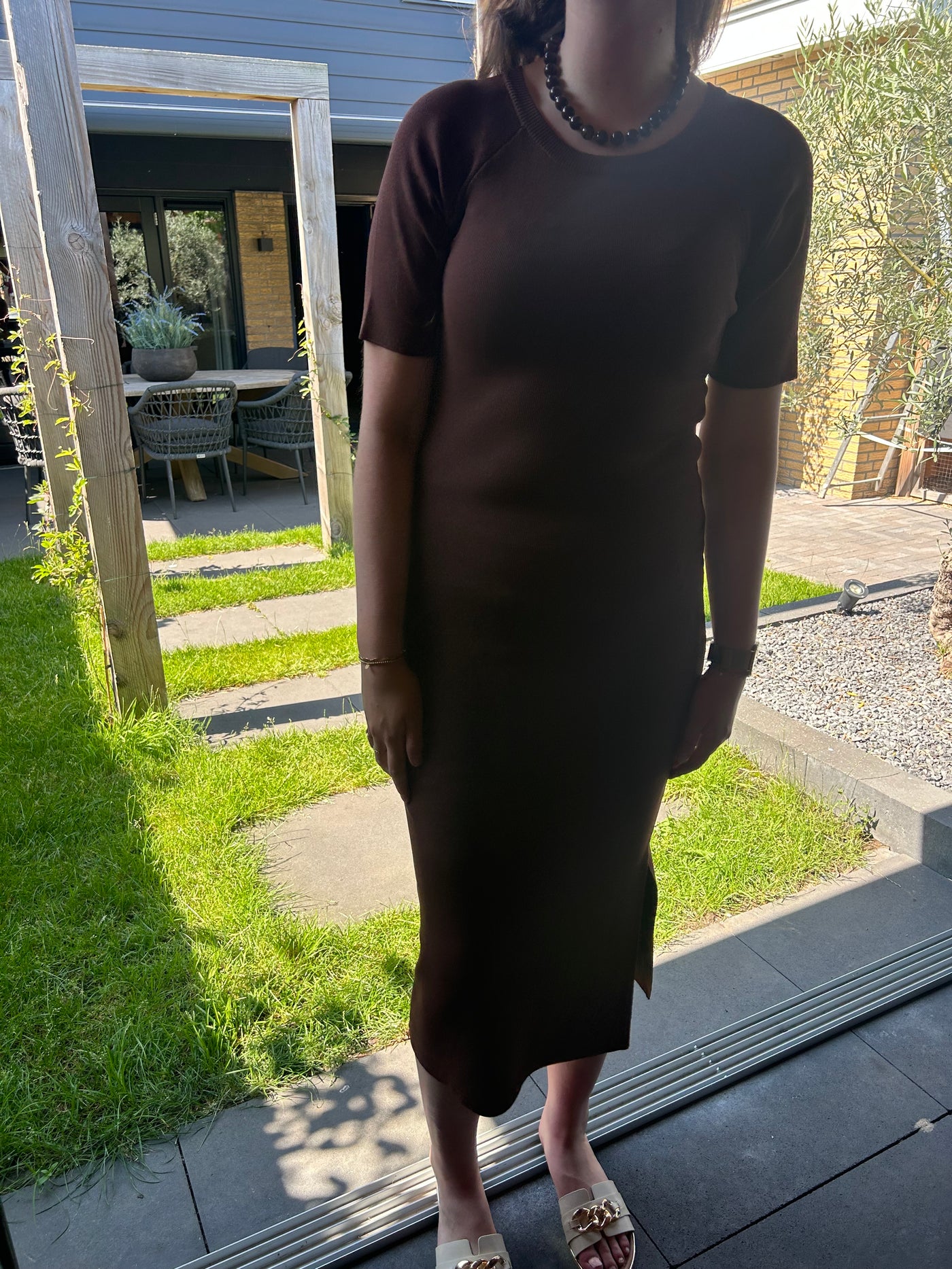 By Sanique | Strakke jurk midi bruin