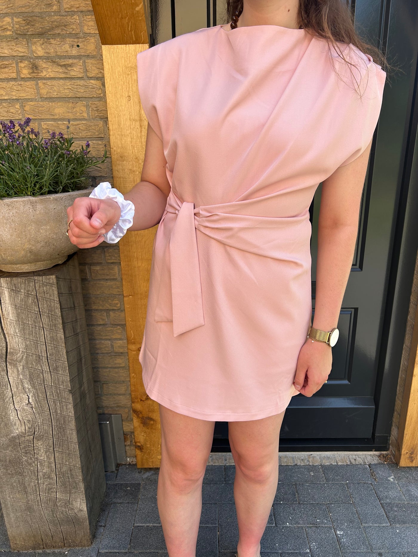By Sanique | Jurkje met knoopceintuur roze