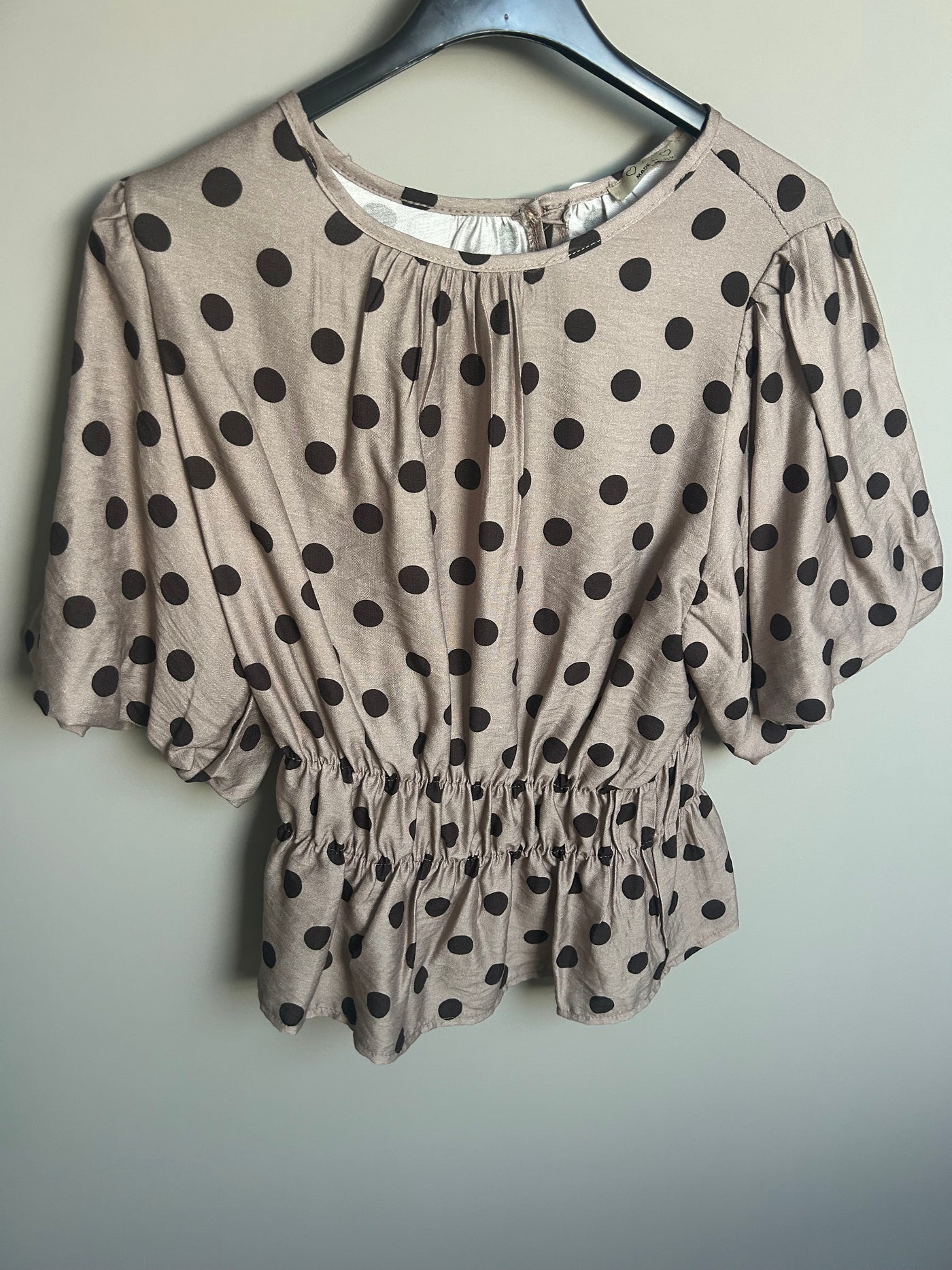 By Sanique | Polkadot top beige/brown