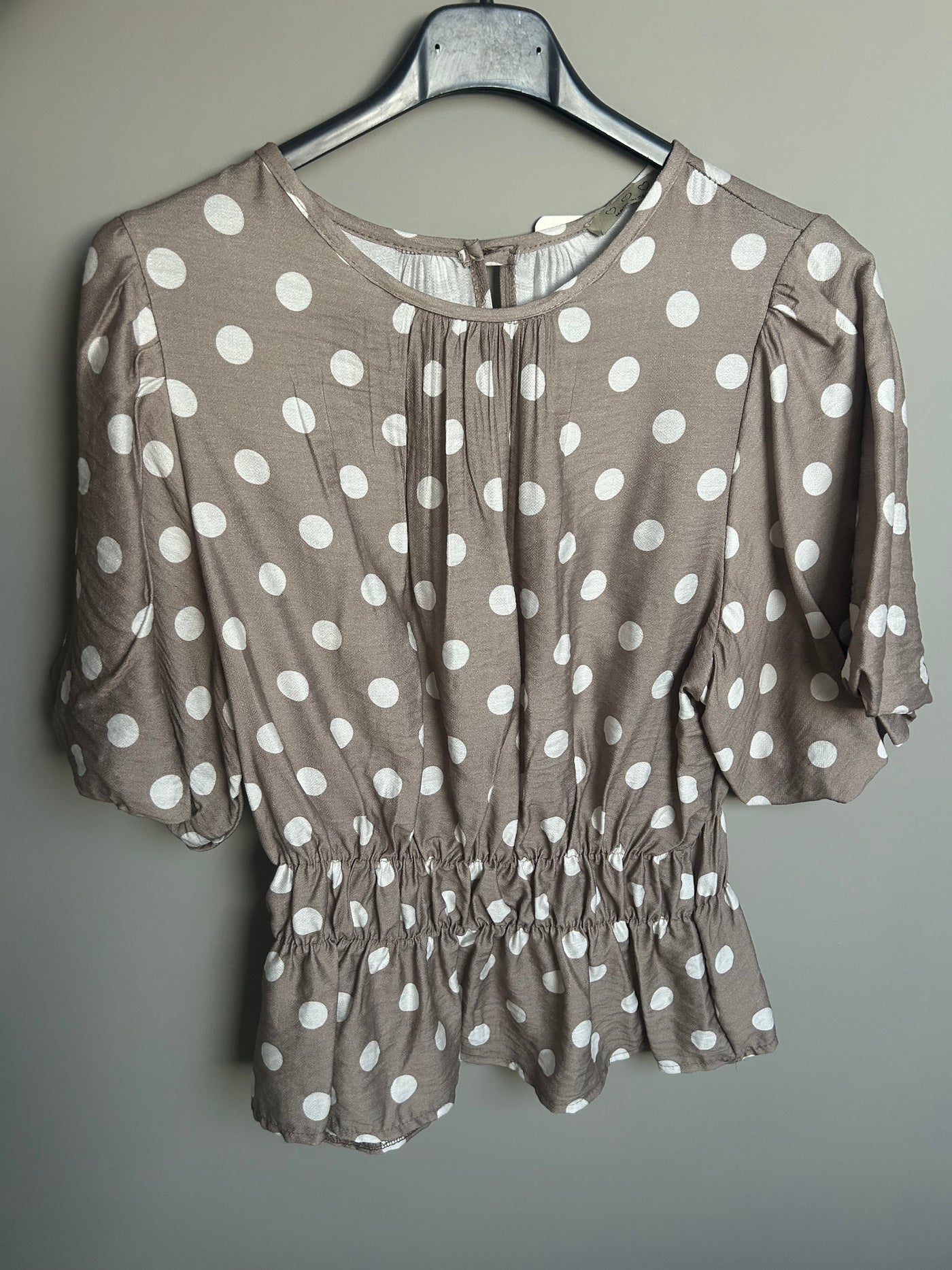 By Sanique | Polkadot top beige/white