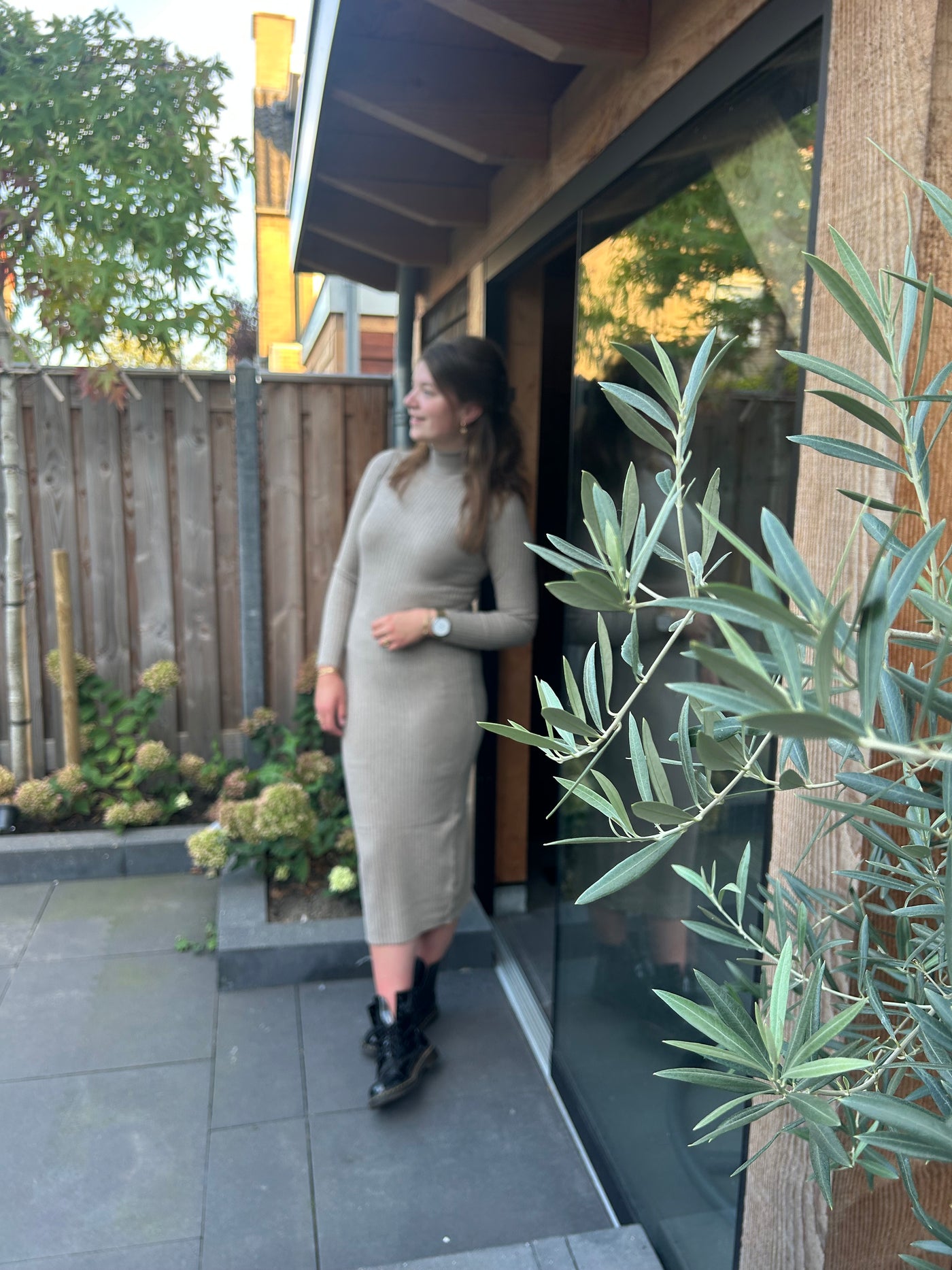 By Sanique | Bodycon jurk taupe